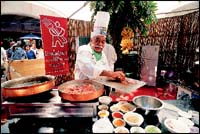 The ITC Grand Marathas Master Chef Imtiaz Qureshi amazed the audience with his vast knowledge of food and Dum Pukht cooking methods.