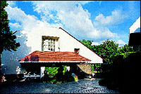 The Darda bungalow has no name, but it is behind Lokmat Bhavan, where the newspaper is printed.