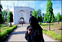 What lies behind the mystery of the purdah? The Bibi-ka-Maqbara in Aurangabad, thats what!